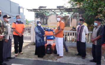 Walikota Tanjungpinang Serahkan Bantuan Untuk Warga Korban Kebakaran