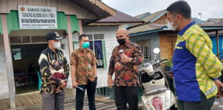 Ketua Komisi I DPRD Natuna Tinjau Vaksinasi di Desa Pulau Tiga