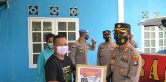 Sambut Hari Bhayangkara Ke-75, Polres Natuna Berbagi Sembako