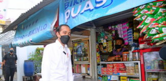 Presiden Tinjau Langsung Pelaksanaan PPKM Mikro di Kelurahan Rawasari