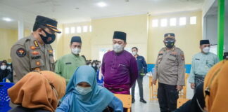 Bupati Lingga Tinjau Dua Tempat Vaksinasi di Dabo Singkep