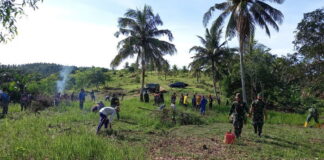 Karya Bakti TNI Wilayah Perbatasan Buka Lahan TPU Khusus Covid-19