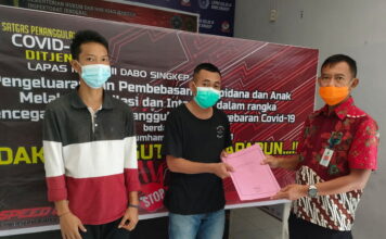 2 Orang Warga Binaan Lapas Kelas III Dabo Singkep Terima Asimilasi Rumah