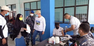 Pekerja Pelabuhan dan Anak Buah Kapal Terima Suntikan Vaksin Gratis dari Lanal Ranai