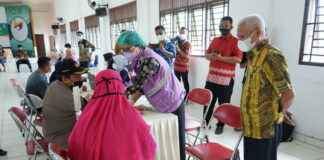 Bupati dan Wakil Bupati Asahan Tinjau Pelaksanaan Vaksinasi Covid-19 di Dinas Pendidikan