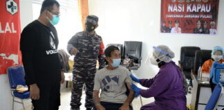 TNI AL Serbu Masyarakat Maritim Pulau Terluar Mapur dengan Vaksin Covid-19