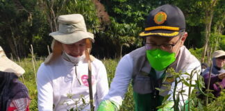 Wabup Natuna Panen Cabe Kelompok Petani Mandiri Kelurahan Bandarsyah