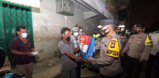 Polda Kepri Gelar Patroli Malam Skala Besar dan Bagikan Bansos PPKM