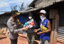 Polres Tanjungpinang Gencar Bagikan Bansos ke Warga