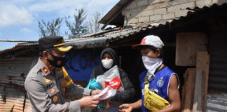 Polres Tanjungpinang Gencar Bagikan Bansos ke Warga