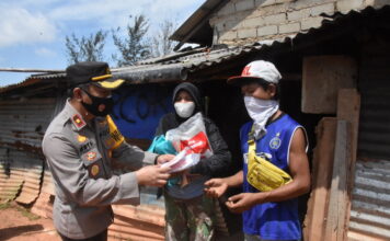 Polres Tanjungpinang Gencar Bagikan Bansos ke Warga