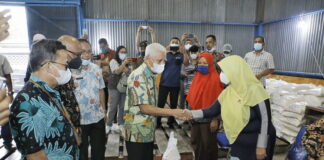 Bupati Asahan Serahkan 53.568 Beras Bantuan PPKM 2021