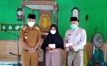 Bupati Natuna Santuni Anak Yatim dan Pengurus Mesjid At Taqwa