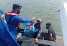 Satpolairud Polres Tanjungpinang Salurkan Bansos ke Warga