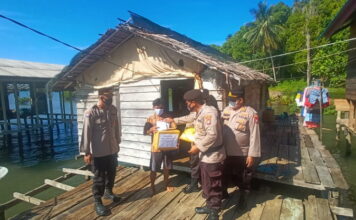 Polres Natuna Sentuh Masyarakat Kelurahan Sedanau, Lewat Bantuan Sembako