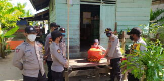 Polsek Midai Bagikan Bantuan Sosial Kepada Masyarakat