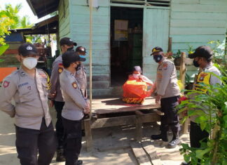 Polsek Midai Bagikan Bantuan Sosial Kepada Masyarakat