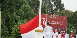 Paskibra Lingga Buktikan Hujan Tidak Menghalangi Pengibaran Sang Merah Putih