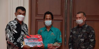 Bupati Serahkan Tali Asih Untuk Veteran Natuna