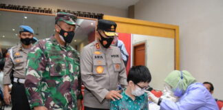 Kapolda Kepri Tinjau Vaksinasi Massal Pelajar SLTP dan SLTA