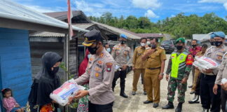 Kapolres Natuna Kembali Sambangi Warga Desa Bagi Sembako dan Himbau Prokes