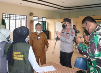 Kapolres Lingga Tinjau Langsung Kegiatan Vaksinasi Door to Door di Kecamatan Singkep