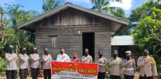 Sambut HUT Polwan Ke 73, Polwan Polres Natuna Bagikan Sembako