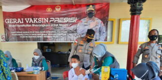 Kapolres Lingga Tinjau Gerai Vaksin Presisi di Polsek Dabo Singkep