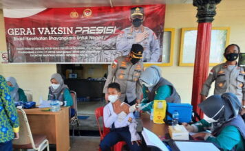 Kapolres Lingga Tinjau Gerai Vaksin Presisi di Polsek Dabo Singkep