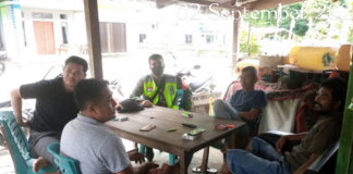 Babinsa Serka Edi Sucipto Gelar Komsos Dengan Masyarakat Nelayan Desa Kuala Maras