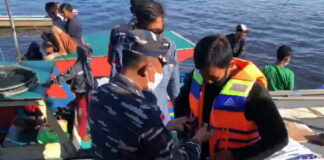 Lanal Ranai Bagikan Life Jacket Gratis ke Nelayan Tradisional