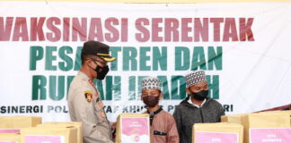 Polres Natuna Gelar Vaksinasi Serentak dan Bagikan Paket Sembako Ke Pondok Pesantren