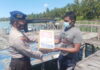 Satpol Airud Polres Natuna Salurkan Bantuan Sosial Kepada Nelayan Pesisir