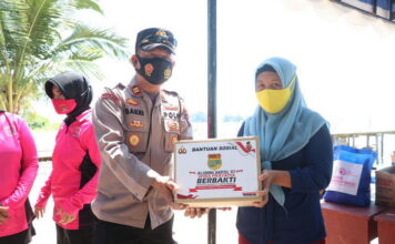 Polres Lingga Salurkan Bansos Alumni AKPOL 97 Wirapratama Kepada Masyarakat