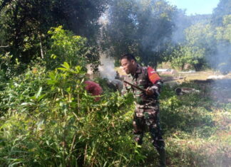 Babinsa Serda Nabawi Goro Bersama Masyarakat Desa Batu Berapit