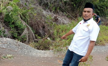 Waspada, Ada Titik Rawan Longsor Jalan ke Penarek Desa Kelumu