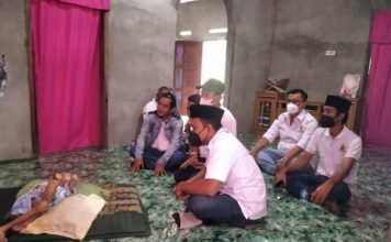 Kunjungi Pasien Lumpuh, DPD Perpat Kabupaten Lingga Berikan Sedikit Bantuan