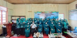 Ketua TP – PKK Kabupaten Lingga Maratusholiha M Nizar Kukuhkan 3 Orang Ketua TP PKK Desa Kecamatan Temiang Pesisir