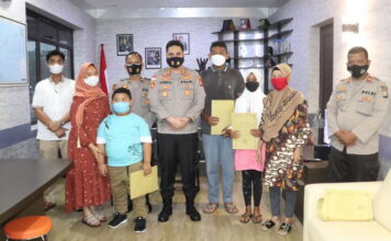 Kapolres Lingga Berikan Santunan Kepada Keluarga Almarhum Anggota Polri