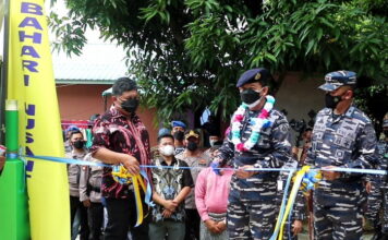 Puncak Karya Bakti TNI AL di Perbatasan, Resmikan Rumah Pintar Hingga Bagikan Paket Sembako ke Warga