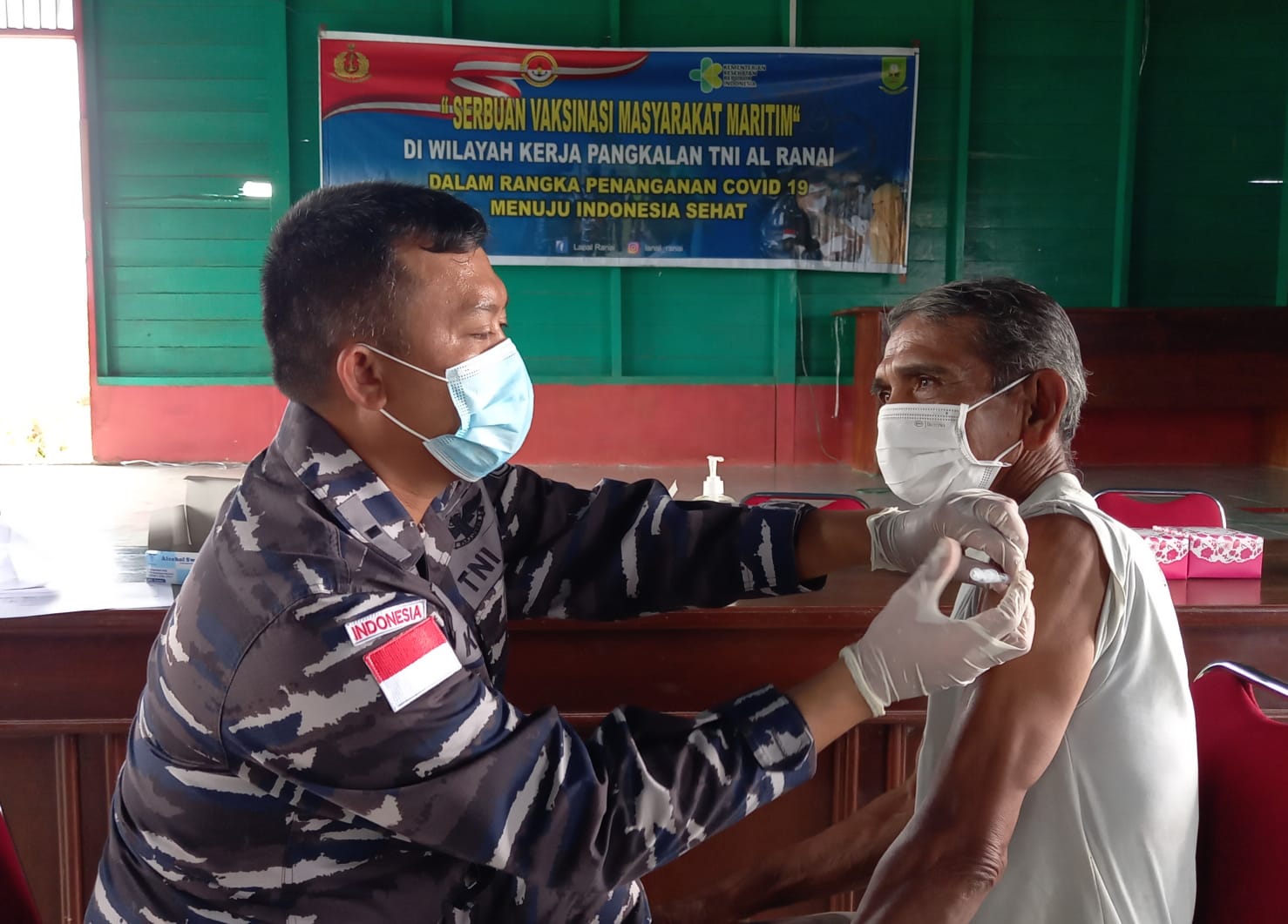 Lanal Ranai Jemput Bola Vaksinasi Masyarakat Di Luar Pulau Bunguran Besar