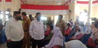 Ketua DPRD Natuna Dampingi Menkopolhukam dan Mendagri Tinjau Vaksinasi Pelajar