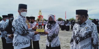 Bupati Natuna Pimpin Upacara Peringatan Hari Guru Ke-76