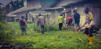 Bhabinkamtibmas Polsek Bunguran Timur Gotong Royong Bersama Masyarakat