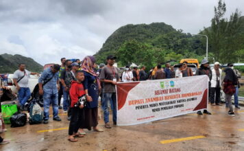 Tiba di Natuna Rombongan Mubes Pemekaran Provinsi Natuna – Anambas Disambut Antusias Oleh Masyarakat