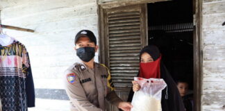 Polres Lingga Berikan Bantuan Sosial Kepada Masyarakat Pesisir