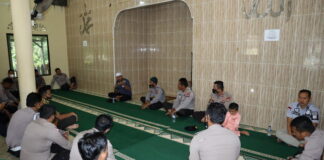 Personil Polres Natuna Bersama Bhayangkari Diberi Siraman Rohani dan Mental