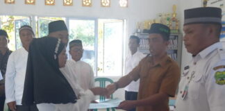 Kades Baran Indra Gunawan Lantik Ketua RT dan RW Serentak