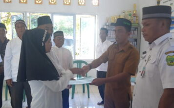 Kades Baran Indra Gunawan Lantik Ketua RT dan RW Serentak