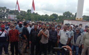 Ratusan Warga Unjuk Rasa di Kantor Bupati Tulang Bawang Tuntut Ganti Rugi dari PT SGC